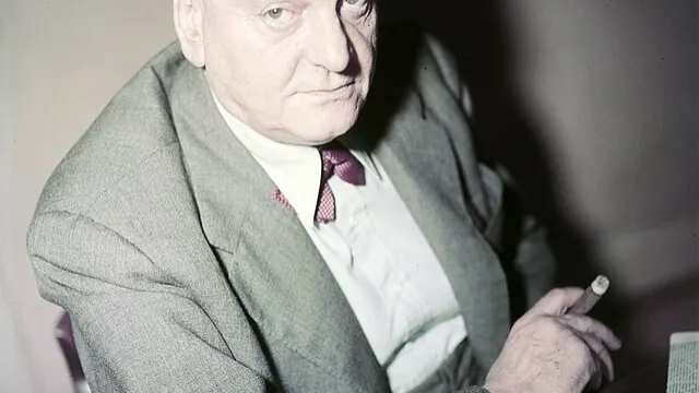 Gottlieb_Duttweiler,_ca._1956_Wikimedia Commons (Bilder dürfen für nichtkommerzielle Anlässe verwendet werden) (Foto: Isabella Schmidt) Gottlieb_Duttweiler,_ca._1956_Wikimedia Commons (Bilder dürfen für nichtkommerzielle Anlässe verwendet werden) — "Dutti" (Foto: Isabella Schmidt)