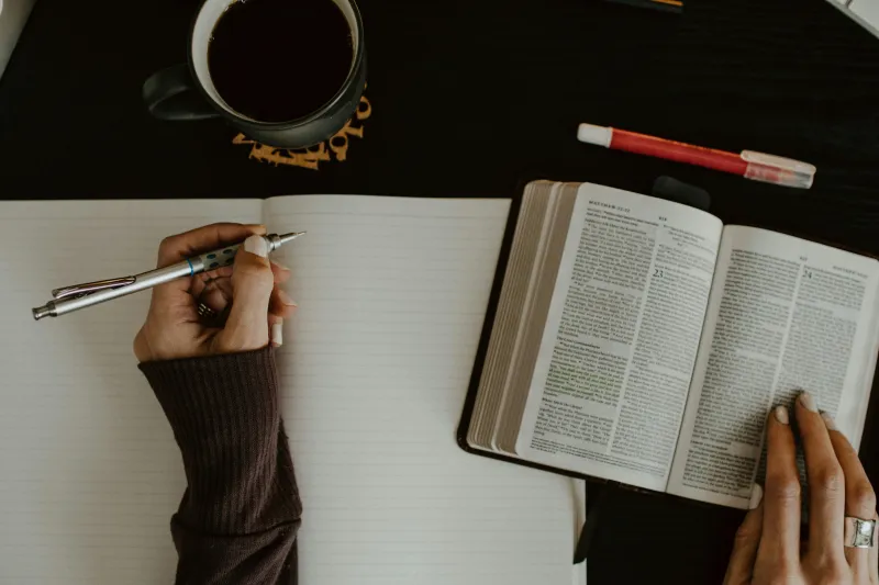 Bibel (Foto: kelly-sikkema_unsplash) Bibel (Foto: kelly-sikkema_unsplash)