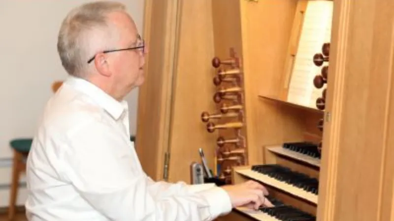 Scheifele Christian an der Orgel_zvg (Foto: zvg) Scheifele Christian an der Orgel_zvg (Foto: zvg)