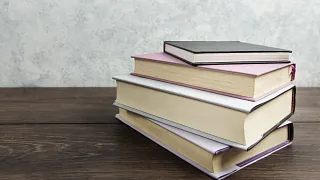 Litearurtreff wir lesen (Foto: front-view-book-arrangement-wooden-table) Litearurtreff wir lesen (Foto: front-view-book-arrangement-wooden-table)