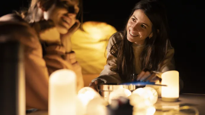 Abendgespräch (Foto: lifestyle-people-living-camping) Abendgespräch (Foto: lifestyle-people-living-camping)